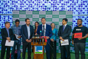 Parlamentares e Centrais Sindicais cobram do Banco Central a redução da taxa de juros